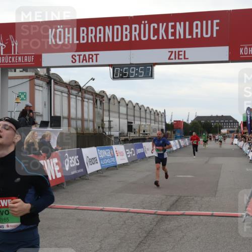 03.10.2025 - Köhlbrandbrückenlauf Julia Fischer http://msf.ph/oto/9025965 03.10.2025 15:59:57 Ziel 7165, 7185, 7269, 7450, 8915, 9101, 9113 meine-sportfotos.de