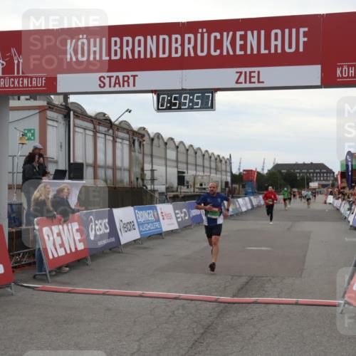 03.10.2025 - Köhlbrandbrückenlauf Julia Fischer http://msf.ph/oto/9025968 03.10.2025 15:59:57 Ziel 7165, 7185, 7269, 7450, 8915, 9101, 9113 meine-sportfotos.de