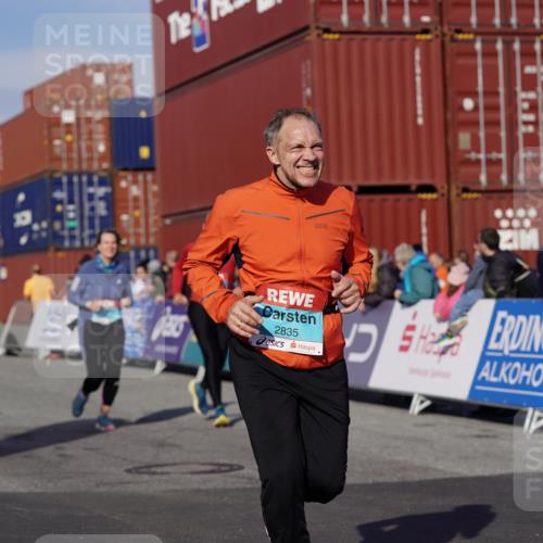 03.10.2025 - Köhlbrandbrückenlauf Michael Burmester http://msf.ph/oto/9025971 03.10.2025 10:29:19 Ziel 1791, 2258, 2321, 2835 meine-sportfotos.de