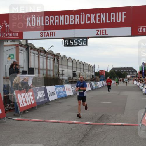 03.10.2025 - Köhlbrandbrückenlauf Julia Fischer http://msf.ph/oto/9025972 03.10.2025 15:59:58 Ziel 7165, 7185, 7269, 7450, 8915, 9101, 9113 meine-sportfotos.de