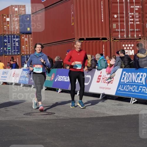 03.10.2025 - Köhlbrandbrückenlauf Michael Burmester http://msf.ph/oto/9025975 03.10.2025 10:29:20 Ziel 1791, 2258, 2321, 2835 meine-sportfotos.de