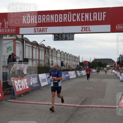 03.10.2025 - Köhlbrandbrückenlauf Julia Fischer http://msf.ph/oto/9025978 03.10.2025 15:59:58 Ziel 7165, 7185, 7269, 7450, 8915, 9101, 9113 meine-sportfotos.de