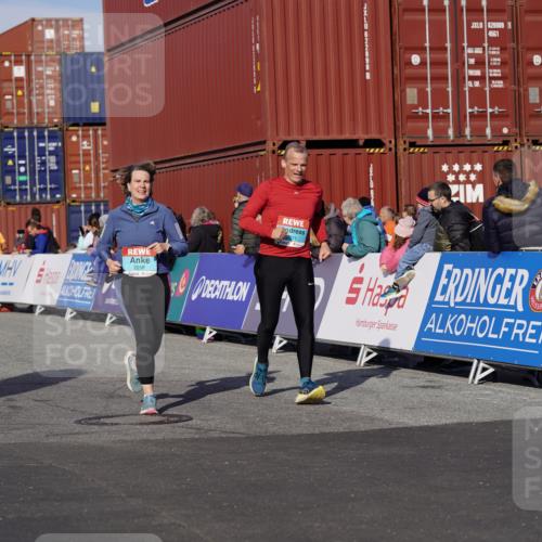 03.10.2025 - Köhlbrandbrückenlauf Michael Burmester http://msf.ph/oto/9025980 03.10.2025 10:29:20 Ziel 1791, 2258, 2321, 2835 meine-sportfotos.de