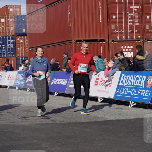 03.10.2025 - Köhlbrandbrückenlauf Michael Burmester http://msf.ph/oto/9025986 03.10.2025 10:29:20 Ziel 1791, 2258, 2321, 2835 meine-sportfotos.de