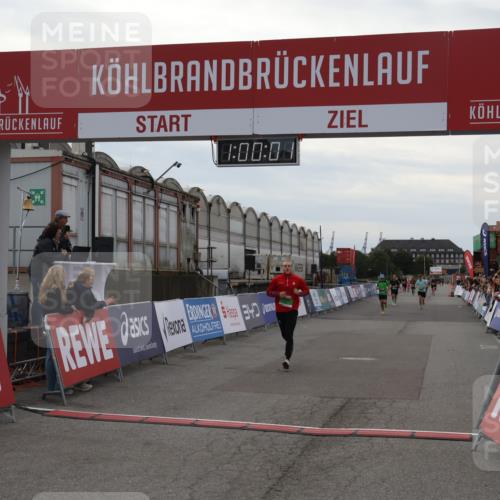 03.10.2025 - Köhlbrandbrückenlauf Julia Fischer http://msf.ph/oto/9025988 03.10.2025 16:00:01 Ziel 7165, 7185, 7269, 8915, 9101 meine-sportfotos.de