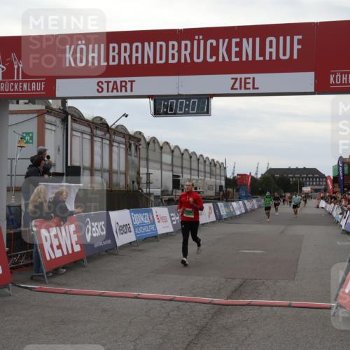 03.10.2025 - Köhlbrandbrückenlauf Julia Fischer http://msf.ph/oto/9025990 03.10.2025 16:00:01 Ziel 7165, 7185, 7269, 8915, 9101 meine-sportfotos.de