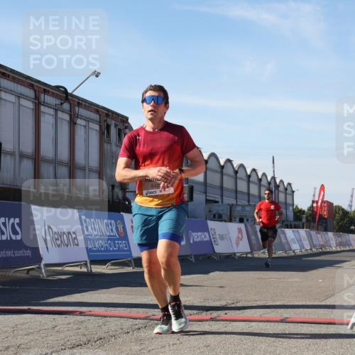 03.10.2025 - Köhlbrandbrückenlauf Luisa Fischer http://msf.ph/oto/9025991 03.10.2025 12:53:48 Ziel 4043, 4088, 6085, 6422, 6624 meine-sportfotos.de