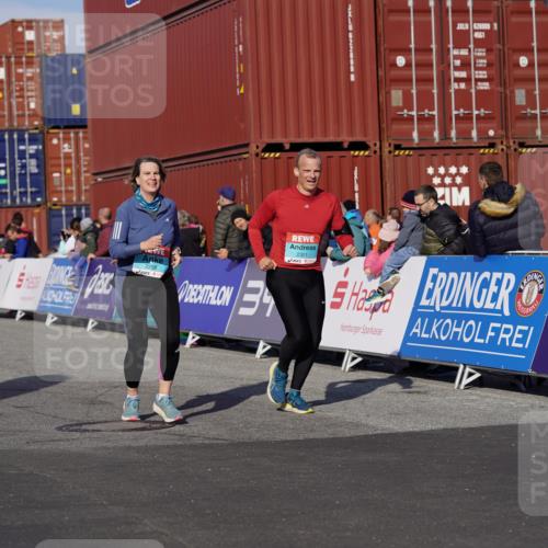 03.10.2025 - Köhlbrandbrückenlauf Michael Burmester http://msf.ph/oto/9025994 03.10.2025 10:29:21 Ziel 1791, 2258, 2321, 2835 meine-sportfotos.de