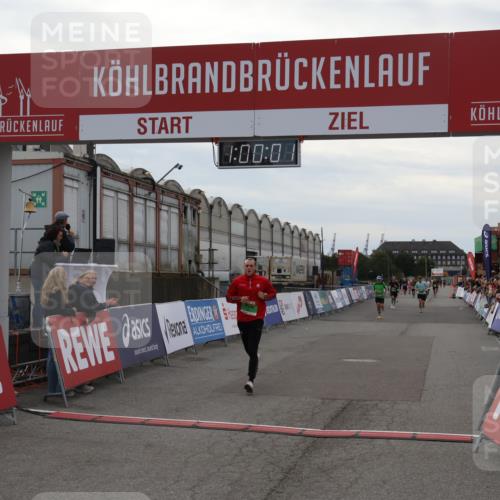 03.10.2025 - Köhlbrandbrückenlauf Julia Fischer http://msf.ph/oto/9025996 03.10.2025 16:00:01 Ziel 7165, 7185, 7269, 8915, 9101 meine-sportfotos.de