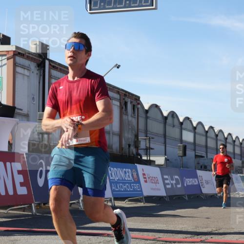 03.10.2025 - Köhlbrandbrückenlauf Luisa Fischer http://msf.ph/oto/9025999 03.10.2025 12:53:49 Ziel 4043, 4088, 6085, 6422, 6624 meine-sportfotos.de