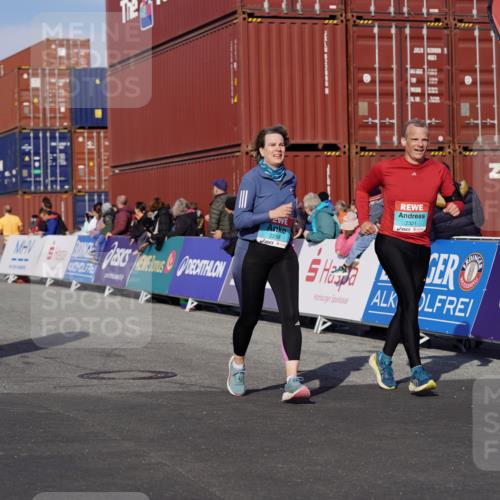 03.10.2025 - Köhlbrandbrückenlauf Michael Burmester http://msf.ph/oto/9026005 03.10.2025 10:29:21 Ziel 1791, 2258, 2321, 2835 meine-sportfotos.de