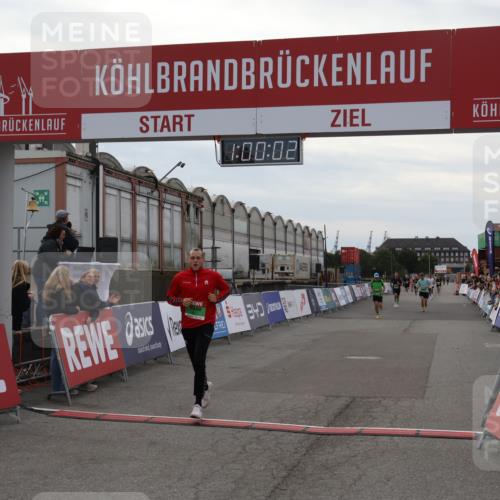 03.10.2025 - Köhlbrandbrückenlauf Julia Fischer http://msf.ph/oto/9026006 03.10.2025 16:00:02 Ziel 7165, 7185, 7269, 8783, 8915 meine-sportfotos.de