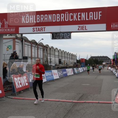 03.10.2025 - Köhlbrandbrückenlauf Julia Fischer http://msf.ph/oto/9026012 03.10.2025 16:00:02 Ziel 7165, 7185, 7269, 8783, 8915 meine-sportfotos.de