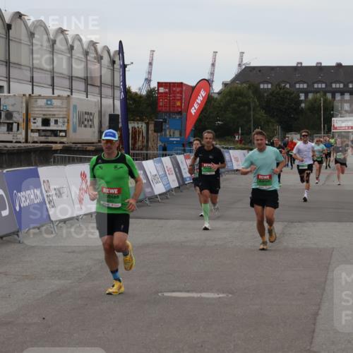 03.10.2025 - Köhlbrandbrückenlauf Julia Fischer http://msf.ph/oto/9026018 03.10.2025 16:00:06 Ziel 7103, 7106, 7269, 7329, 8783, 8915, 9314 meine-sportfotos.de