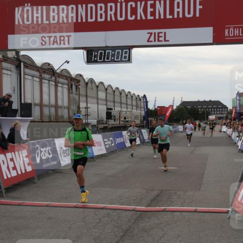 03.10.2025 - Köhlbrandbrückenlauf Julia Fischer http://msf.ph/oto/9026025 03.10.2025 16:00:08 Ziel 7103, 7106, 7269, 7329, 8783, 8915, 9314 meine-sportfotos.de