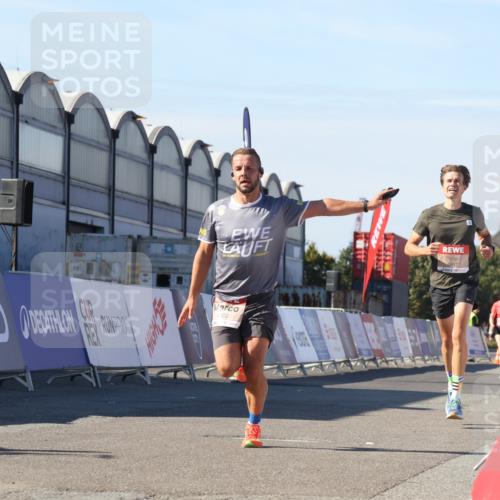 03.10.2025 - Köhlbrandbrückenlauf Luisa Fischer http://msf.ph/oto/9026027 03.10.2025 12:53:54 Ziel 4030, 4088, 6002, 6085, 6422, 6817 meine-sportfotos.de