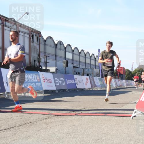 03.10.2025 - Köhlbrandbrückenlauf Luisa Fischer http://msf.ph/oto/9026045 03.10.2025 12:53:56 Ziel 4030, 4088, 5947, 6002, 6085, 6422, 6817 meine-sportfotos.de