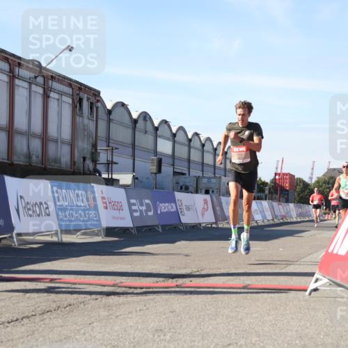 03.10.2025 - Köhlbrandbrückenlauf Luisa Fischer http://msf.ph/oto/9026049 03.10.2025 12:53:56 Ziel 4030, 4088, 5947, 6002, 6085, 6422, 6817 meine-sportfotos.de