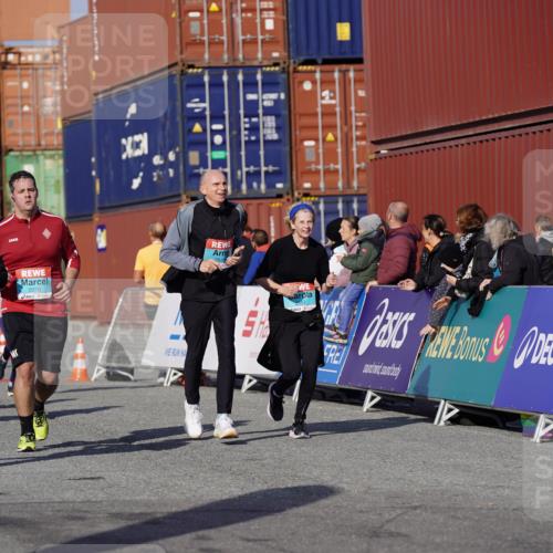 03.10.2025 - Köhlbrandbrückenlauf Michael Burmester http://msf.ph/oto/9026052 03.10.2025 10:29:31 Ziel 1824, 2070, 2135, 2204, 2526, 2534, 2557, 2769, 3754 meine-sportfotos.de