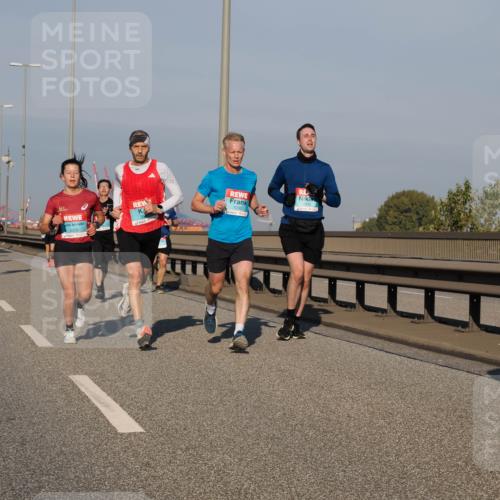 03.10.2025 - Köhlbrandbrückenlauf Fabian Wolf http://msf.ph/oto/9026076 03.10.2025 09:42:19 Position 3 3376, 1016, 1030 meine-sportfotos.de