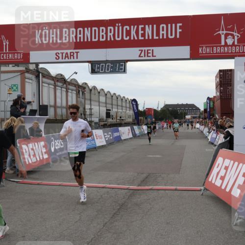 03.10.2025 - Köhlbrandbrückenlauf Julia Fischer http://msf.ph/oto/9026077 03.10.2025 16:00:13 Ziel 7103, 7106, 7271, 7329, 7598, 8783, 9314 meine-sportfotos.de