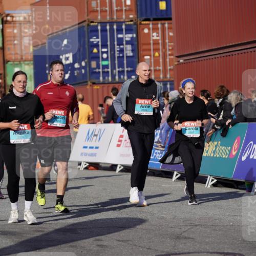 03.10.2025 - Köhlbrandbrückenlauf Michael Burmester http://msf.ph/oto/9026079 03.10.2025 10:29:32 Ziel 1824, 2070, 2135, 2204, 2526, 2534, 2557, 2769, 3754 meine-sportfotos.de