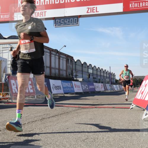 03.10.2025 - Köhlbrandbrückenlauf Luisa Fischer http://msf.ph/oto/9026080 03.10.2025 12:53:59 Ziel 4030, 4088, 5710, 5947, 6002, 6200, 6817 meine-sportfotos.de