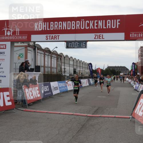 03.10.2025 - Köhlbrandbrückenlauf Julia Fischer http://msf.ph/oto/9026081 03.10.2025 16:00:16 Ziel 7103, 7106, 7233, 7271, 7276, 7329, 7598, 8783, 9314 meine-sportfotos.de