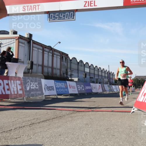 03.10.2025 - Köhlbrandbrückenlauf Luisa Fischer http://msf.ph/oto/9026084 03.10.2025 12:53:59 Ziel 4030, 4088, 5710, 5947, 6002, 6200, 6817 meine-sportfotos.de