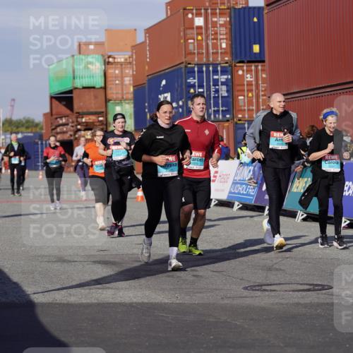 03.10.2025 - Köhlbrandbrückenlauf Michael Burmester http://msf.ph/oto/9026087 03.10.2025 10:29:33 Ziel 1824, 2070, 2135, 2204, 2526, 2534, 2557, 2769, 3754 meine-sportfotos.de