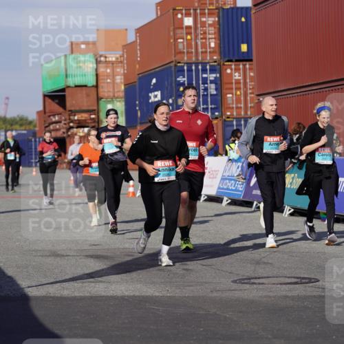 03.10.2025 - Köhlbrandbrückenlauf Michael Burmester http://msf.ph/oto/9026094 03.10.2025 10:29:33 Ziel 1824, 2070, 2135, 2204, 2526, 2534, 2557, 2769, 3754 meine-sportfotos.de