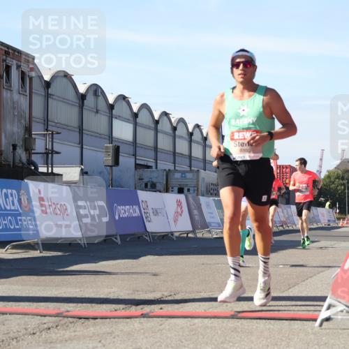 03.10.2025 - Köhlbrandbrückenlauf Luisa Fischer http://msf.ph/oto/9026095 03.10.2025 12:54:00 Ziel 4030, 4088, 5710, 5947, 6002, 6200, 6817 meine-sportfotos.de