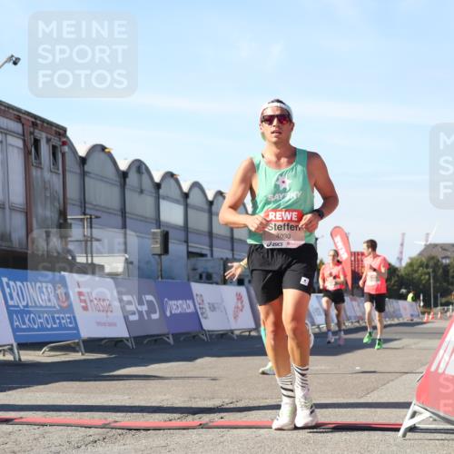 03.10.2025 - Köhlbrandbrückenlauf Luisa Fischer http://msf.ph/oto/9026098 03.10.2025 12:54:00 Ziel 4030, 4088, 5710, 5947, 6002, 6200, 6817 meine-sportfotos.de