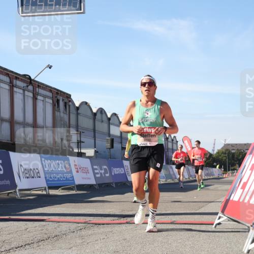 03.10.2025 - Köhlbrandbrückenlauf Luisa Fischer http://msf.ph/oto/9026102 03.10.2025 12:54:00 Ziel 4030, 4088, 5710, 5947, 6002, 6200, 6817 meine-sportfotos.de