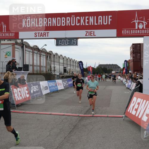 03.10.2025 - Köhlbrandbrückenlauf Julia Fischer http://msf.ph/oto/9026105 03.10.2025 16:00:19 Ziel 7103, 7105, 7106, 7233, 7271, 7276, 7301, 7329, 7598, 9314 meine-sportfotos.de