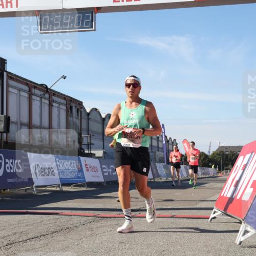 03.10.2025 - Köhlbrandbrückenlauf Luisa Fischer http://msf.ph/oto/9026106 03.10.2025 12:54:01 Ziel 4030, 4088, 5710, 5947, 6002, 6200, 6817 meine-sportfotos.de