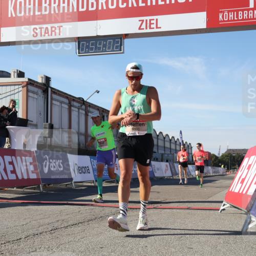 03.10.2025 - Köhlbrandbrückenlauf Luisa Fischer http://msf.ph/oto/9026113 03.10.2025 12:54:01 Ziel 4030, 4088, 5710, 5947, 6002, 6200, 6817 meine-sportfotos.de