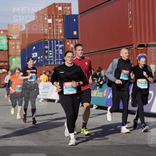 03.10.2025 - Köhlbrandbrückenlauf Michael Burmester http://msf.ph/oto/9026123 03.10.2025 10:29:34 Ziel 1824, 2070, 2135, 2204, 2526, 2534, 2557, 2769, 3729, 3754 meine-sportfotos.de
