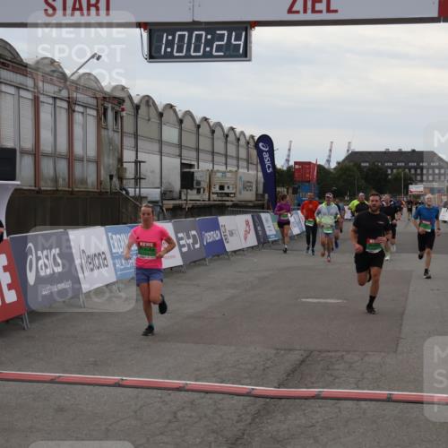 03.10.2025 - Köhlbrandbrückenlauf Julia Fischer http://msf.ph/oto/9026145 03.10.2025 16:00:24 Ziel 7027, 7105, 7116, 7233, 7271, 7276, 7301, 7598, 9240, 9491, 9717 meine-sportfotos.de