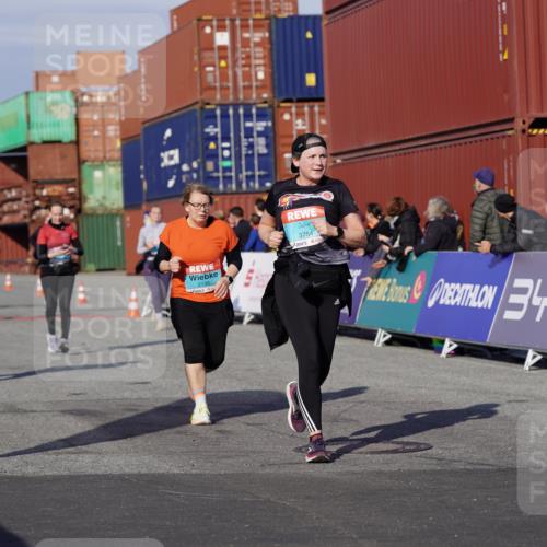 03.10.2025 - Köhlbrandbrückenlauf Michael Burmester http://msf.ph/oto/9026148 03.10.2025 10:29:36 Ziel 1824, 2070, 2135, 2204, 2526, 2534, 2557, 2769, 3256, 3729, 3754 meine-sportfotos.de