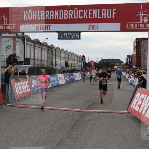 03.10.2025 - Köhlbrandbrückenlauf Julia Fischer http://msf.ph/oto/9026150 03.10.2025 16:00:25 Ziel 7027, 7105, 7116, 7202, 7233, 7271, 7276, 7301, 7598, 9188, 9189, 9240, 9491, 9717 meine-sportfotos.de