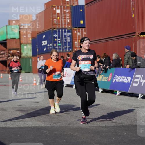 03.10.2025 - Köhlbrandbrückenlauf Michael Burmester http://msf.ph/oto/9026155 03.10.2025 10:29:36 Ziel 1824, 2070, 2135, 2204, 2526, 2534, 2557, 2769, 3256, 3729, 3754 meine-sportfotos.de