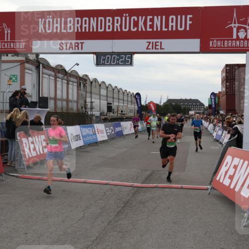 03.10.2025 - Köhlbrandbrückenlauf Julia Fischer http://msf.ph/oto/9026157 03.10.2025 16:00:26 Ziel 7027, 7105, 7116, 7202, 7233, 7271, 7276, 7301, 7598, 9188, 9189, 9240, 9391, 9491, 9717 meine-sportfotos.de