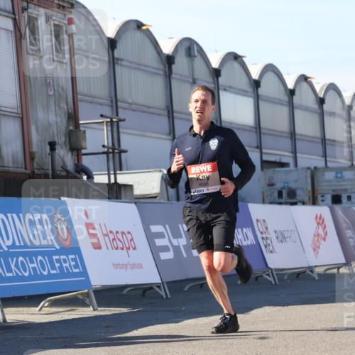 03.10.2025 - Köhlbrandbrückenlauf Luisa Fischer http://msf.ph/oto/9026173 03.10.2025 12:54:15 Ziel 4598, 6200 meine-sportfotos.de