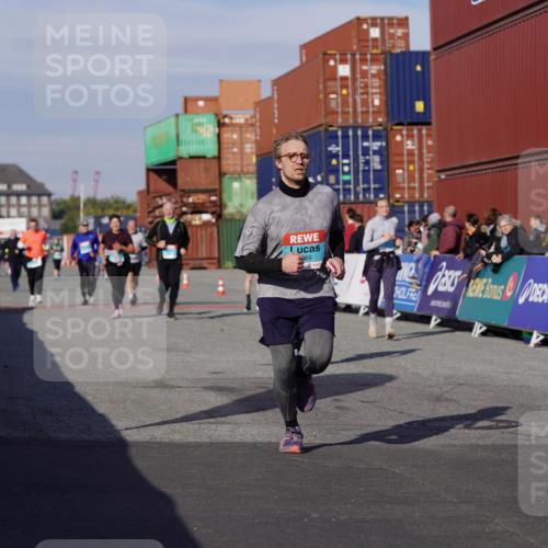 03.10.2025 - Köhlbrandbrückenlauf Michael Burmester http://msf.ph/oto/9026188 03.10.2025 10:29:38 Ziel 1824, 2047, 2070, 2135, 2204, 2348, 2526, 2534, 2557, 2769, 3256, 3729, 3754 meine-sportfotos.de