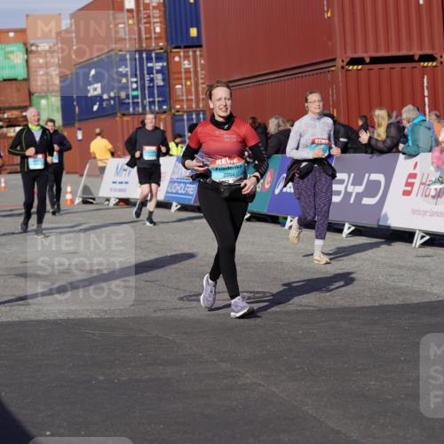 03.10.2025 - Köhlbrandbrückenlauf Michael Burmester http://msf.ph/oto/9026196 03.10.2025 10:29:41 Ziel 1552, 1704, 1824, 2047, 2204, 2286, 2348, 2624, 2633, 3256, 3729 meine-sportfotos.de