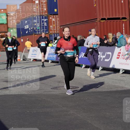 03.10.2025 - Köhlbrandbrückenlauf Michael Burmester http://msf.ph/oto/9026203 03.10.2025 10:29:41 Ziel 1552, 1704, 1824, 2047, 2204, 2286, 2348, 2624, 2633, 3256, 3729 meine-sportfotos.de