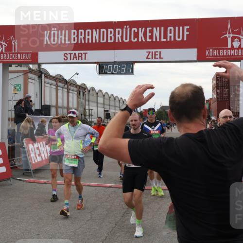 03.10.2025 - Köhlbrandbrückenlauf Julia Fischer http://msf.ph/oto/9026206 03.10.2025 16:00:31 Ziel 7027, 7105, 7116, 7202, 7276, 7287, 7301, 7327, 9188, 9189, 9240, 9391, 9491, 9717 meine-sportfotos.de
