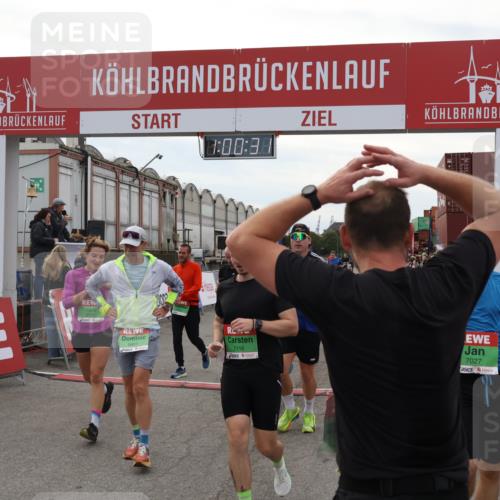 03.10.2025 - Köhlbrandbrückenlauf Julia Fischer http://msf.ph/oto/9026213 03.10.2025 16:00:31 Ziel 7027, 7105, 7116, 7202, 7276, 7287, 7301, 7327, 9188, 9189, 9240, 9391, 9491, 9717 meine-sportfotos.de