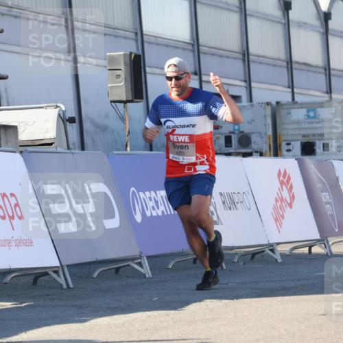 03.10.2025 - Köhlbrandbrückenlauf Luisa Fischer http://msf.ph/oto/9026222 03.10.2025 12:54:22 Ziel 4023, 4598 meine-sportfotos.de